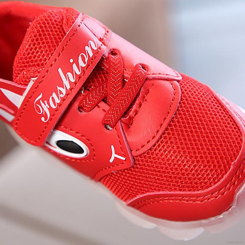 Giày thể thao có đèn LED phát sáng lấp lánh cho bé