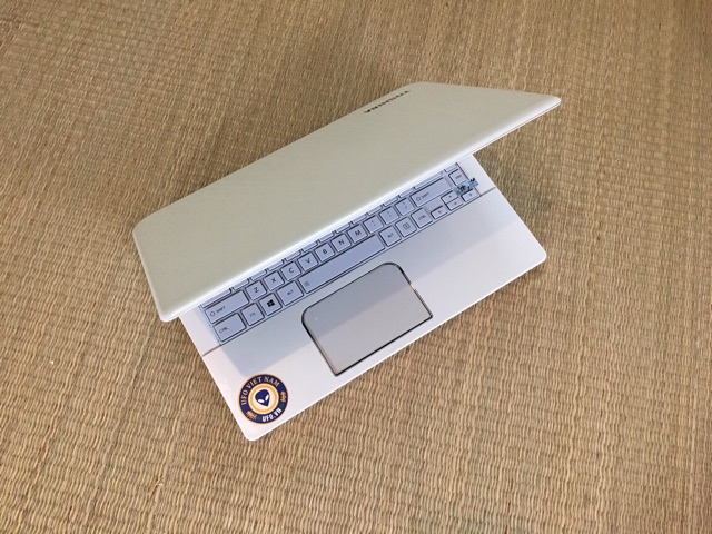 Lsptop UFO Toshiba L40 i3 trắng tinh khôi đẹp thời trang văn phòng | BigBuy360 - bigbuy360.vn
