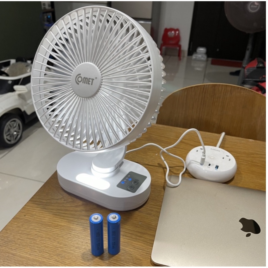 Quạt sạc đa năng Comet CRF1406 có đèn Led, pin Lithium 2 viên x 1500 mAh