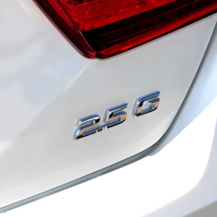 Decal tem chữ inox dán xe ô tô, xe hơi mẫu: 2.5G, 2.5Q và 2.5S