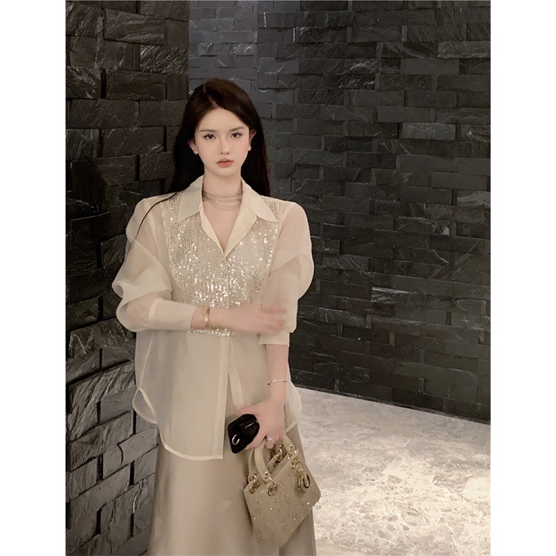 Jane Áo sơ mi voan giấy mỏng kết vảy kim tuyến sang trọng - chân váy satin suông Pastel