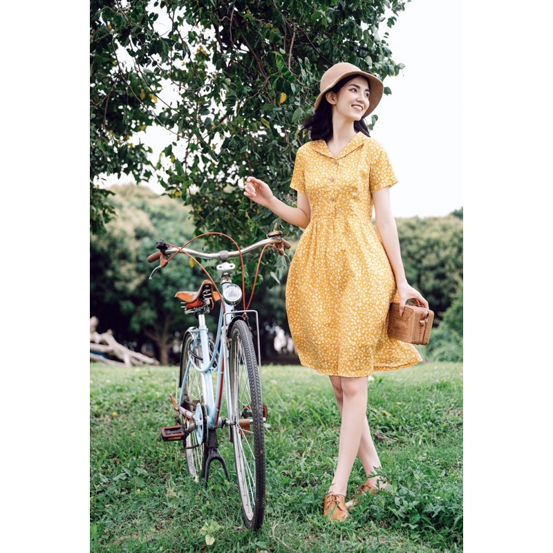 [Mã SKAMSALEP6 giảm 10% tối đa 100K đơn 150K] Váy vàng hai ve