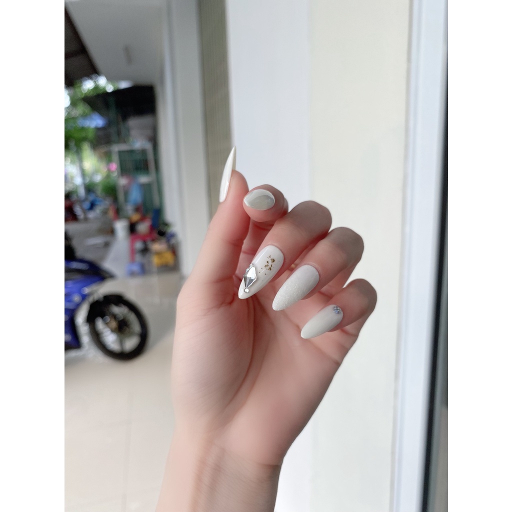 Nail box tông trắng sang chảnh