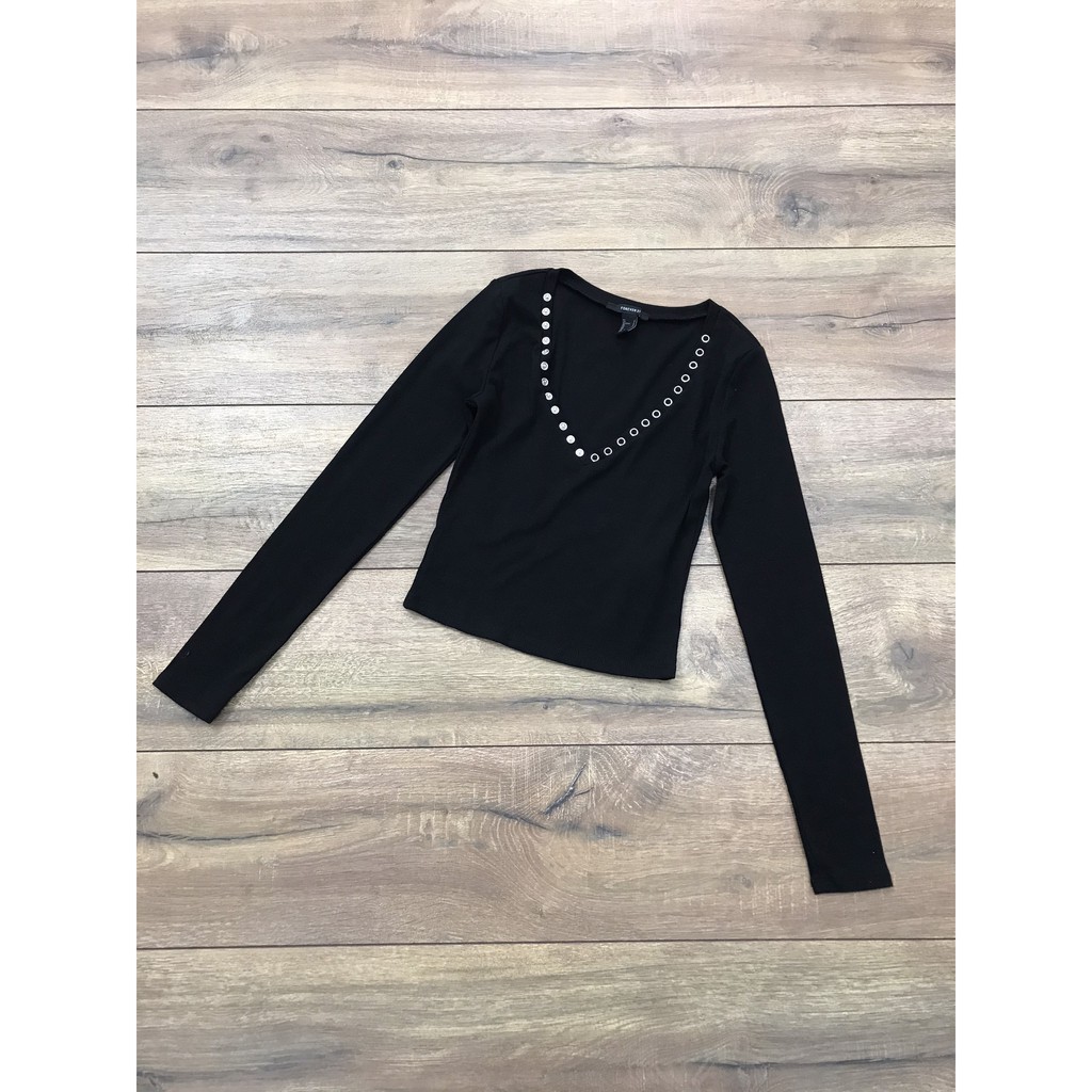 Áo thun cổ V tay dài