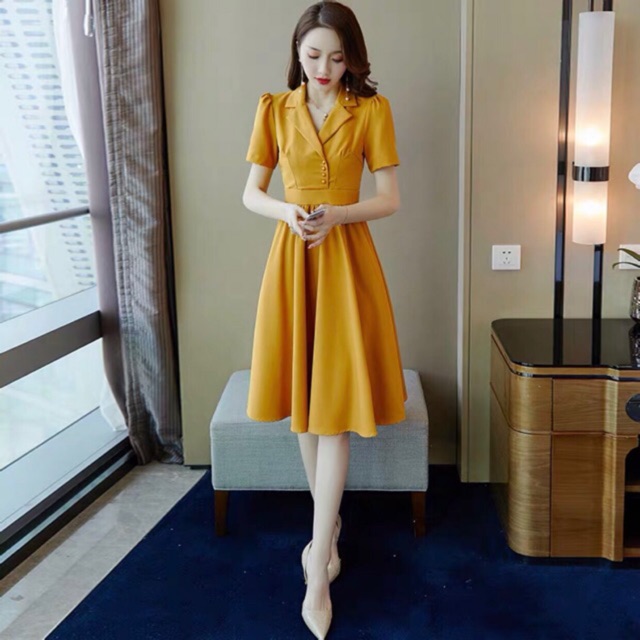 Đầm sơ mi vàng nghệ nút bọc