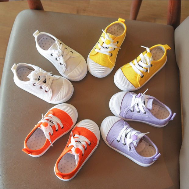Giày canvas cột dây màu trơn cho bé