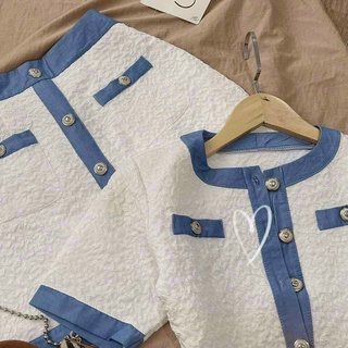 Set chân váy + áo crop xốp trắng viền xanh