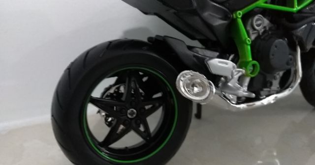 Mô hình moto Kawasaki Ninja h2r tỉ lệ 1:12