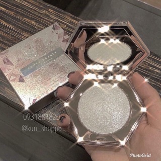 Phấn nhũ bắt sáng Highlight Fenty beauty Diamond Bomb