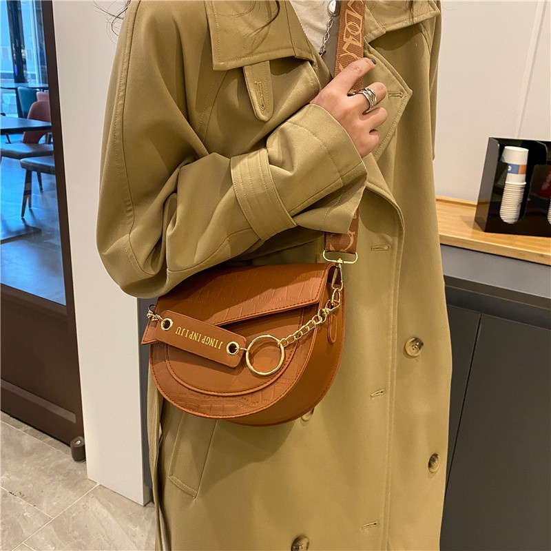 Túi đeo chéo IELGY hình bán nguyệt dây rộng dành cho nữ