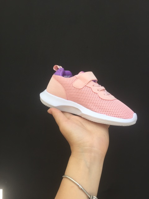 Giầy thể thao bé gái