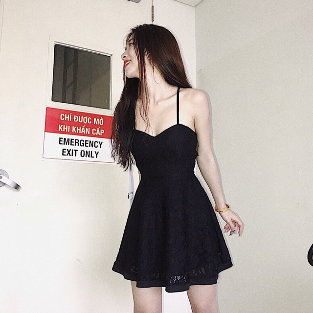 Đầm đen ren đan lưng