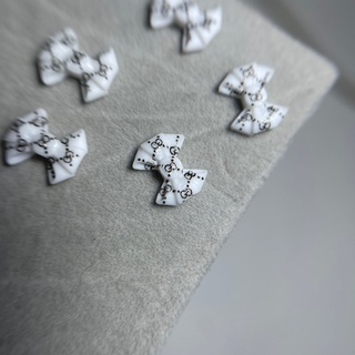 Charm nơ logo sang chảnh