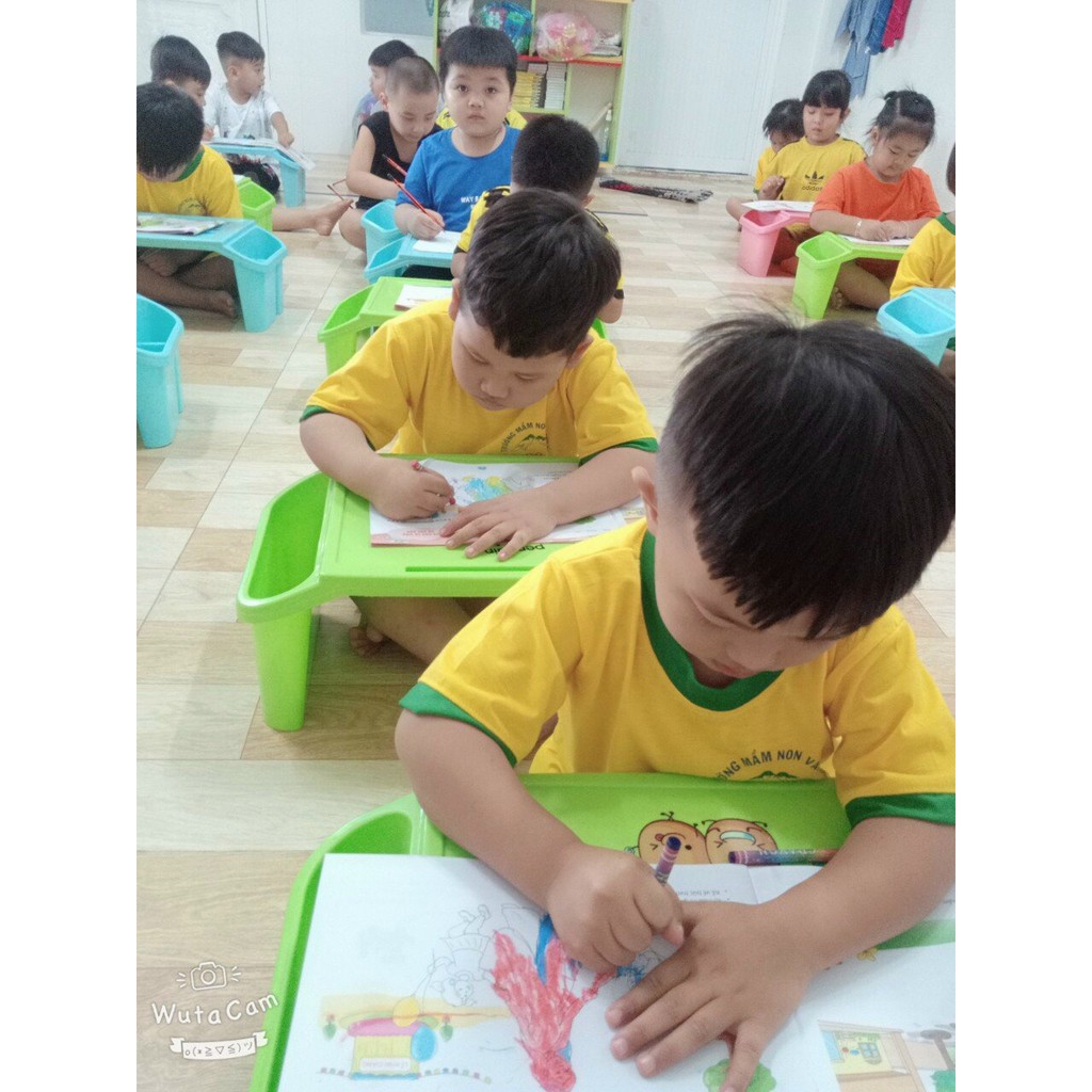 Bàn nhựa ngồi cho bé mầm non đa năng