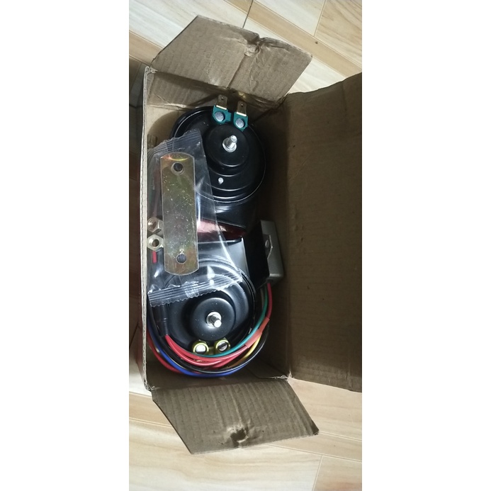 Còi ngân 8 tiếng kêu cực to