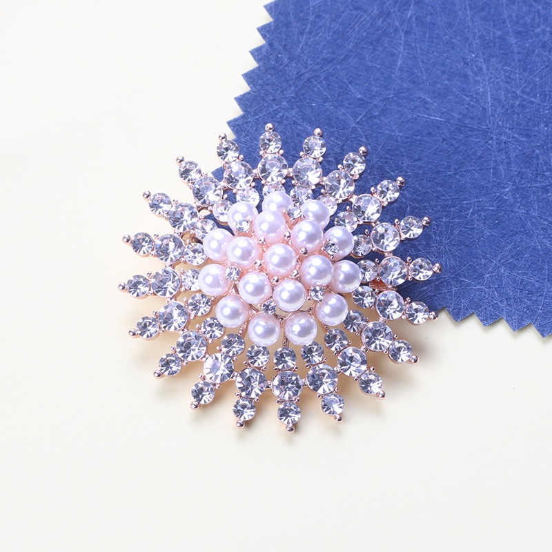 Ghim Cài Áo Hình Hoa Tuyết Đính Ngọc Trai Sang Trọng