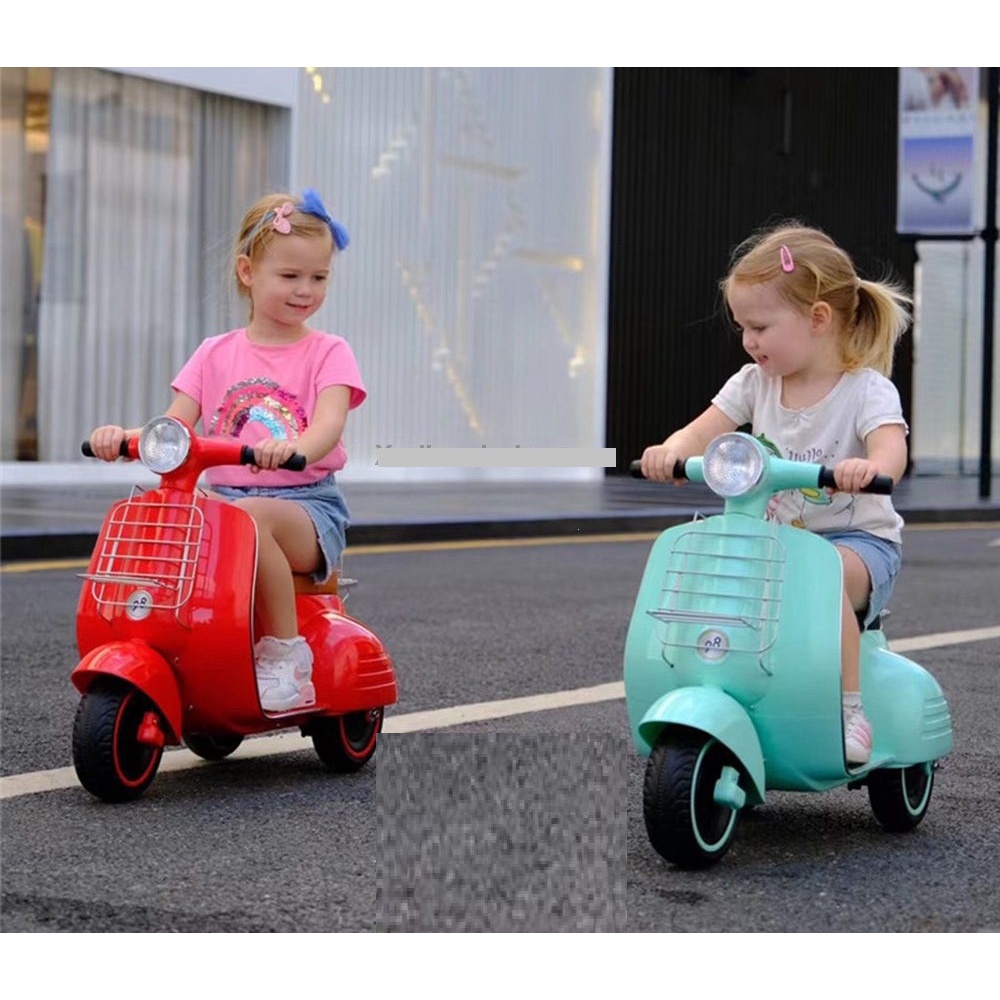Xe máy Vespa cho bé, xe máy điện cho bé đủ màu ( tặng sạc )