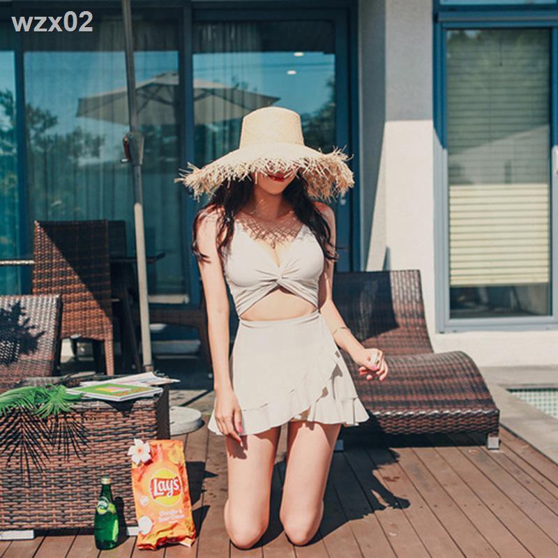 Áo tắm sexy màu trắng kiểu váy mới của Hàn Quốc năm 2021, nữ che bụng và mỏng, khoét sâu V ở khu nghỉ dưỡng suối | BigBuy360 - bigbuy360.vn