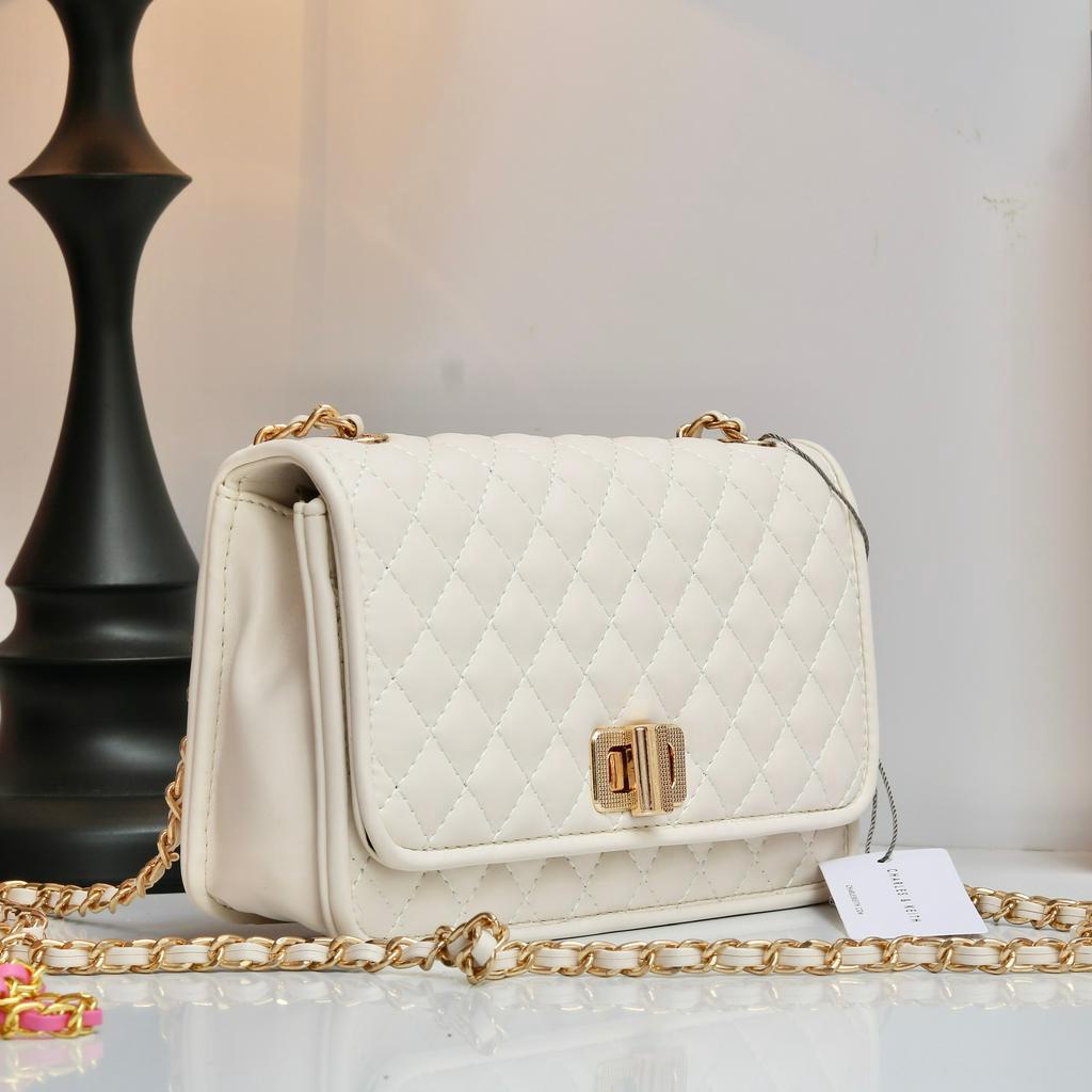 túi kẹp nách + đeo chéo ô trám khóa xoay CK2-70680498 có sẵn