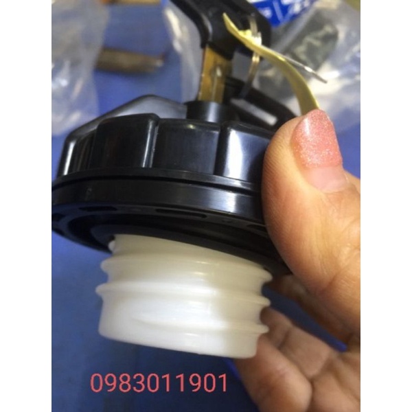 Nắp bình dầu Huyndai hàn quốc xoáy ren