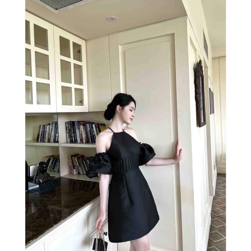 Đầm dự tiệc cổ yếm tay rớt chất phi dầy dặn - Rebecca