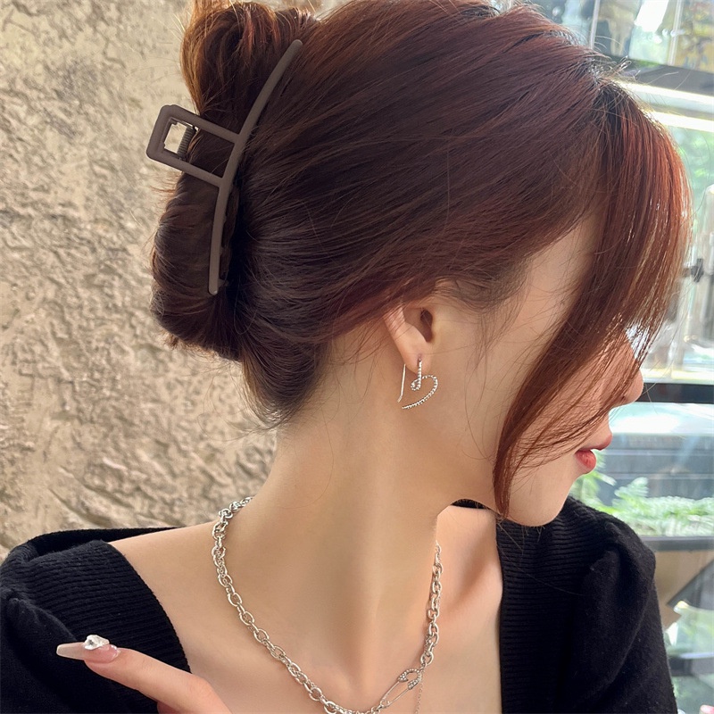 [JUNG/Jung Accessories] Bông tai/Hoa tai hợp kim trái tim khuyết đính đá phong cách Hàn Quốc