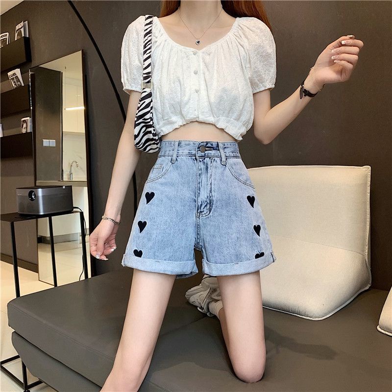 Quần short jean cạp cao họa tiết thêu trái tim thời trang Hàn Quốc cho nữ