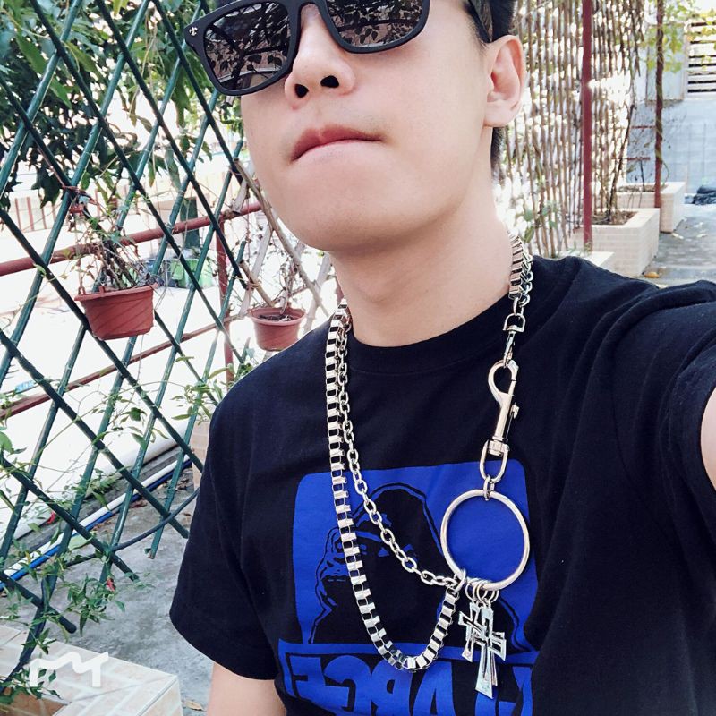 Dây xích dài gắn ví phong cách Punk