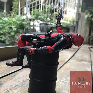 Mô hình Deadpool Mezco Quần Áo Vải