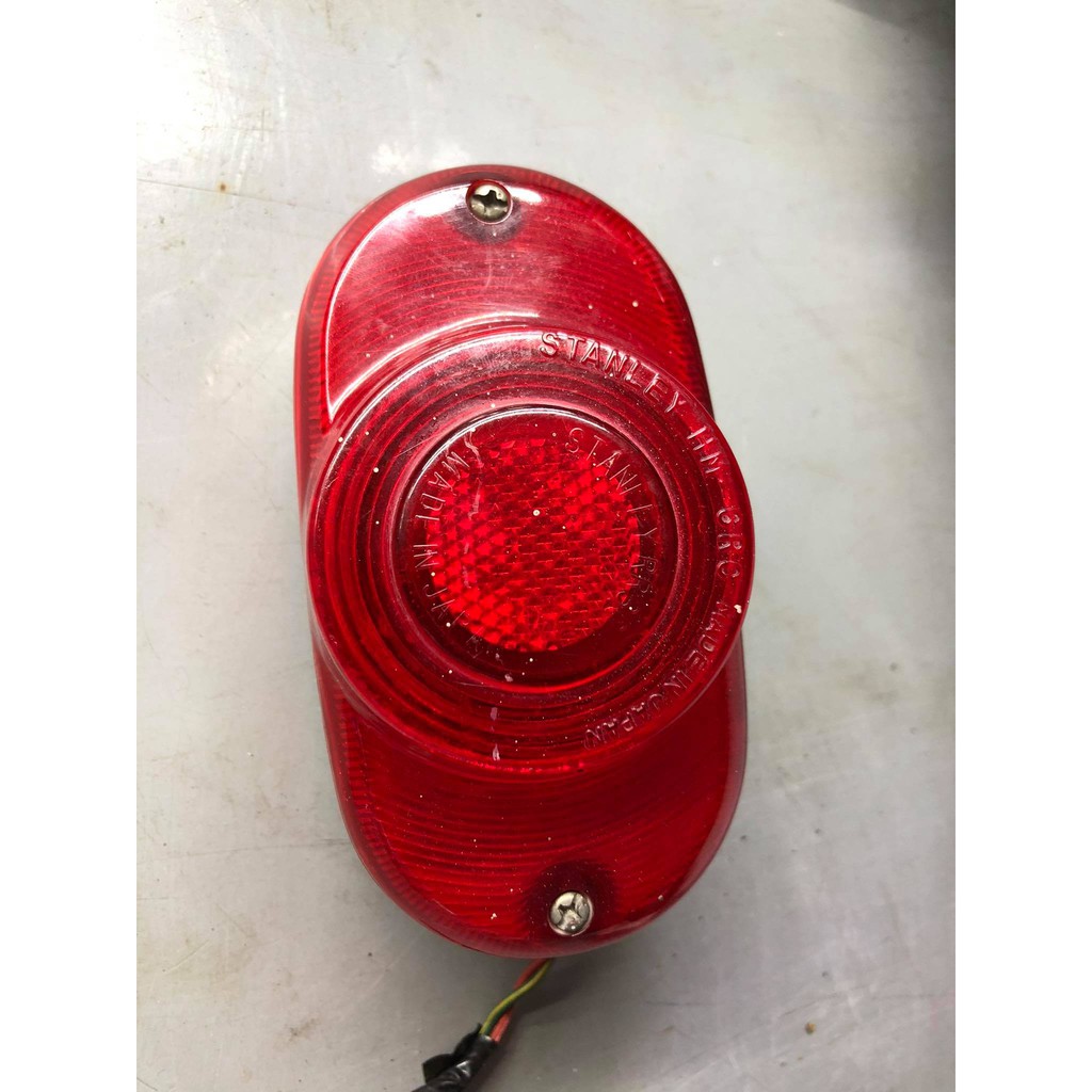 Đế chụp đèn láy  đồng tiền giữa cho xe 68-72-dame-cub. Hàng rã xe 72 zin