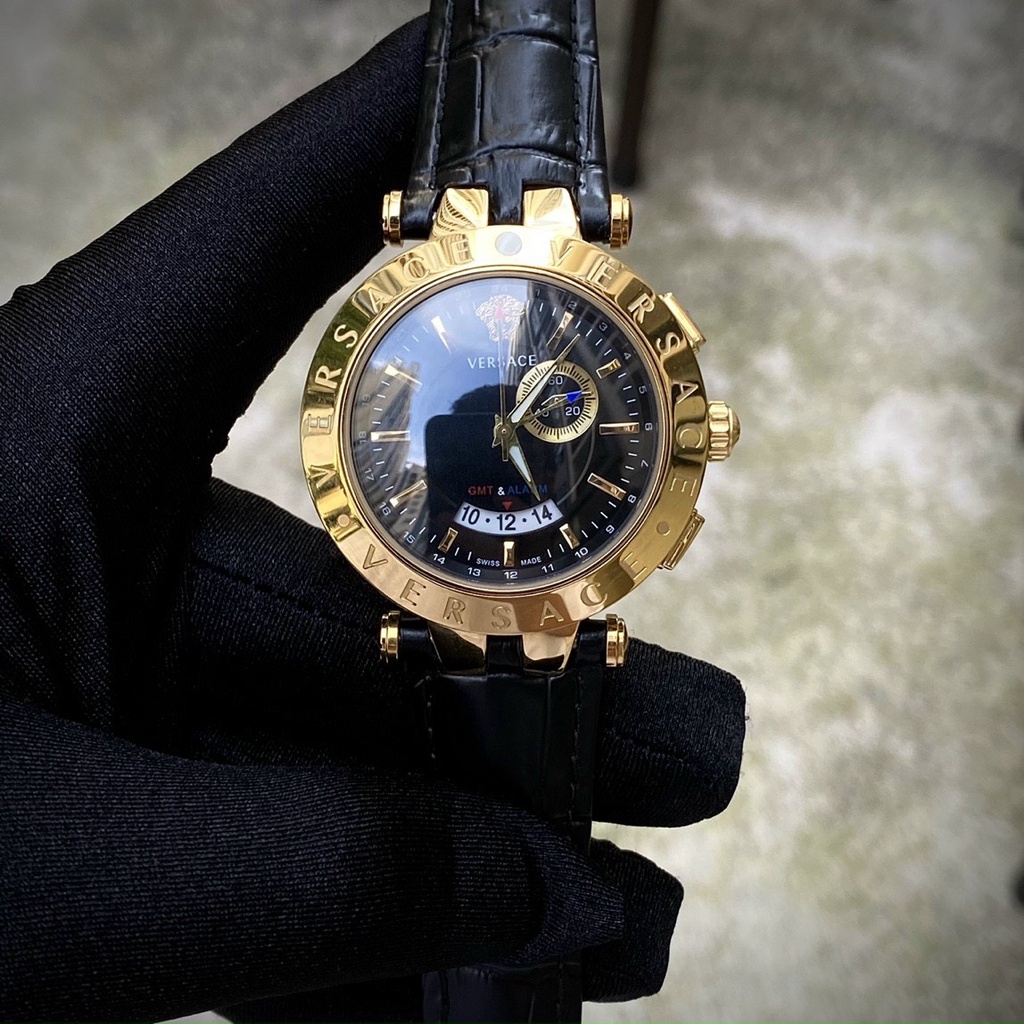 Đồng hồ Nam Versace V-Race 43mm, Nữ Versace Daphnis 34mm, dây da cá sấu, máy Swissquartz