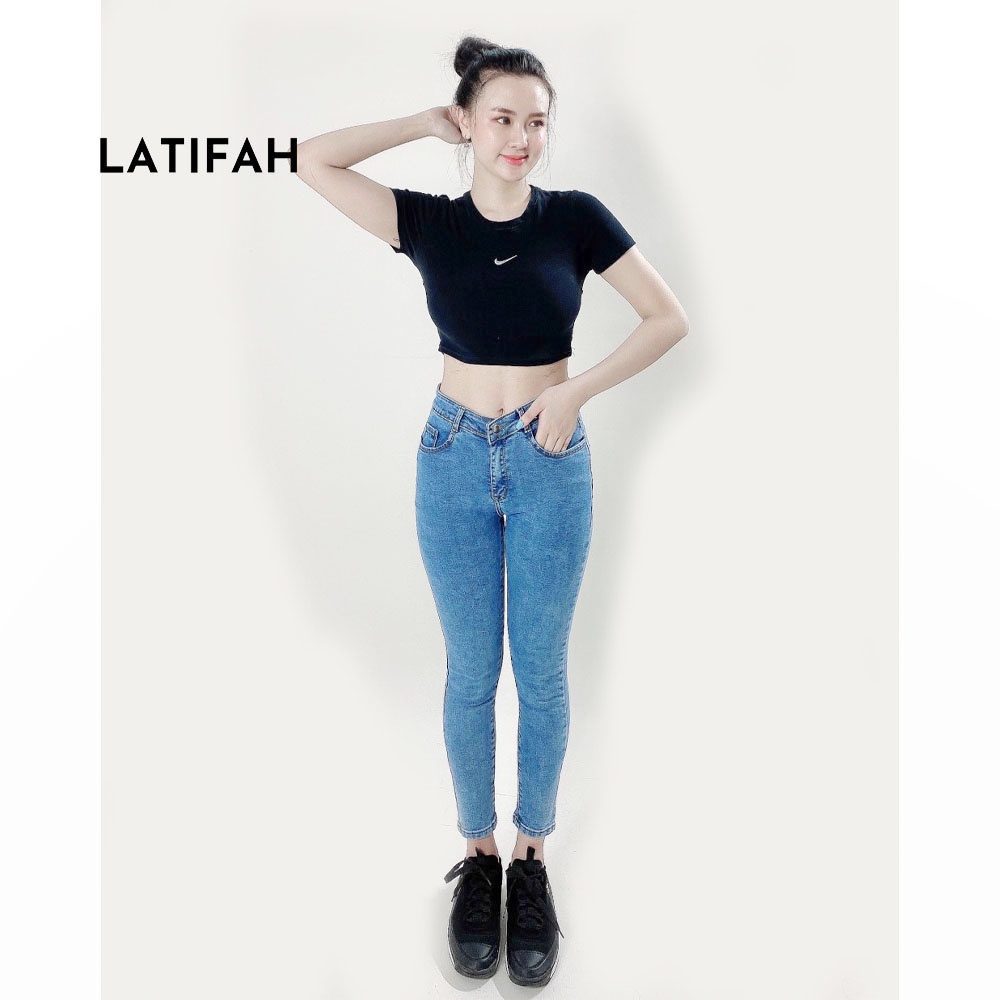 Quần jeans dài nữ co giãn LATIFAH cạp thường phối dây nịt đen màu xanh nhạt QD031