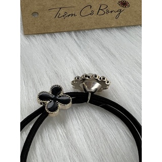 Cột tóc đính hạt sang trọng