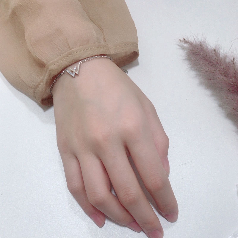 Vòng đeo tay kim loại mặt hình chữ V đính đá lấp lánh phong cách Hàn Quốc hợp thời trang