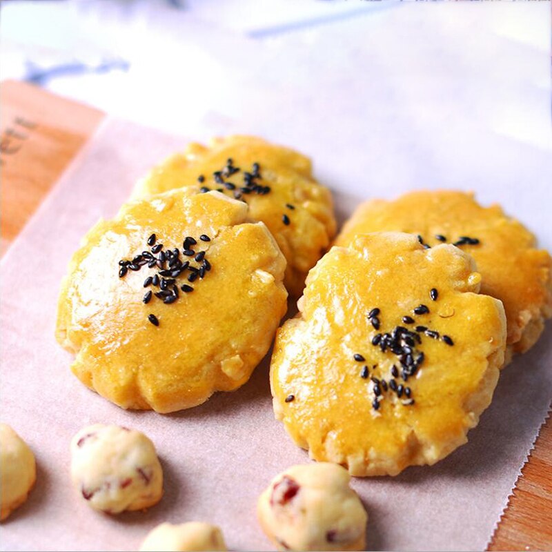 Cuộn giấy nến không thấm dầu lót bánh nướng tiện lợi