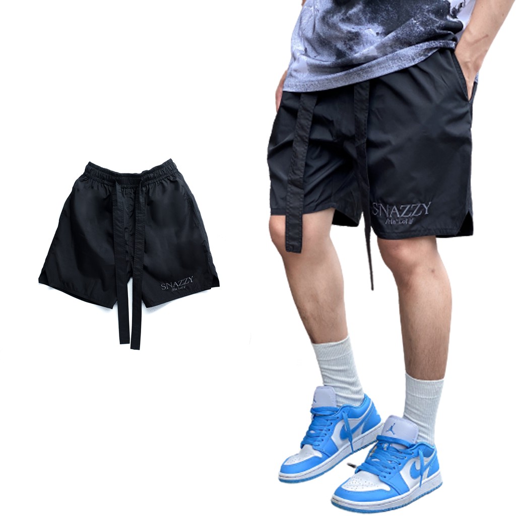 SNAZZY - Quần short nam gió màu đen form ngắn trên đầu gối