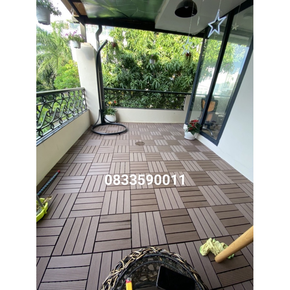 Vỉ Sàn Gỗ Nhựa Composite Lót Sàn Ban  Sân Vườn. Vỉ Gỗ Tràm Tự Nhiên. kích thước 30cm*30cm.Nhận thi công