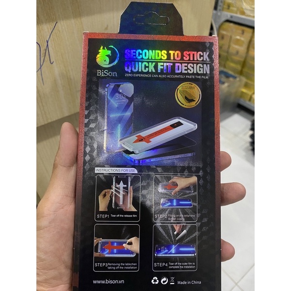 Kính Cường Lực BISON Full Màn 2022 Kèm Khuôn Tự Dán
