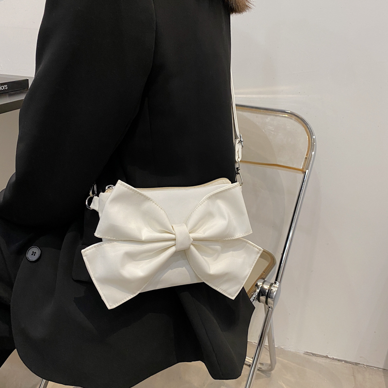 Túi đeo chéo thời trang mẫu 2021 dành cho nữ