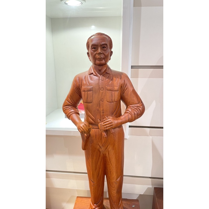 Tượng Chủ tịch Hồ Chí Minh Một Lãnh Tụ Đã Trở Thành Huyền Thoại Tôn Vinh Là Anh Hùng