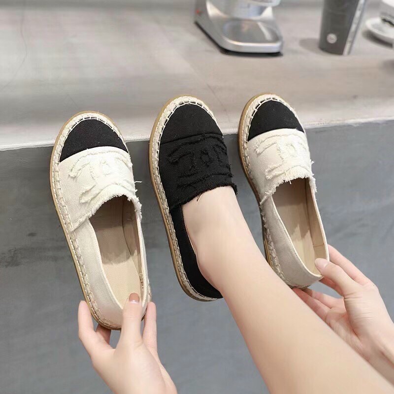 slip on vải rách mẫu mới nhất đây nha, nhìn em nó thế thôi mà lên chản vừa xinh Fullbox Qccc  Sz: 35-38