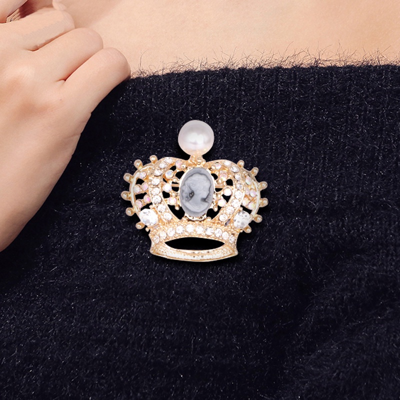 Ghim Cài Áo Hình Vương Miện Đính Đá Và Ngọc Trai Nhân Tạo Sang Trọng