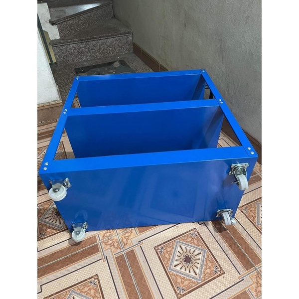 Xe để dụng cụ, đồ nghề sửa chữa thiết kế 3 tầng, có hệ thống bánh xe xoay 360 độ dễ dàng di chuyển