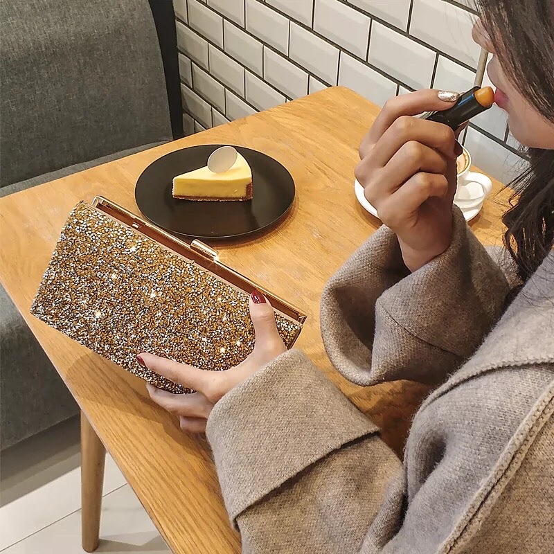 Bóp Đầm Cầm Tay Có Quai Đeo Vai Kết Hạt Thủ Công { Nhận giao hoả tốc trong ngày khu vực tphcm}