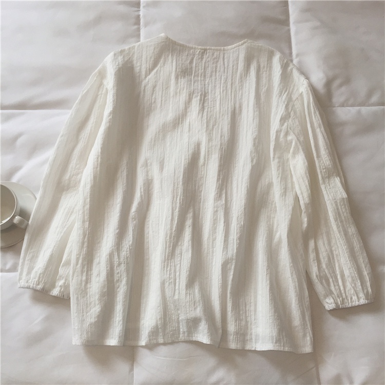 Áo sơ mi cổ chữ V form rộng theo phong cách Hàn Quốc