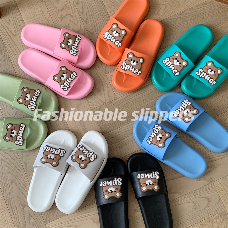 JY502-C3 GẤU SPNER Dép quai ngang nữ đi trong nhà đế mềm thời trang dễ thương kiểu dáng basic phối họa tiết dễ thương