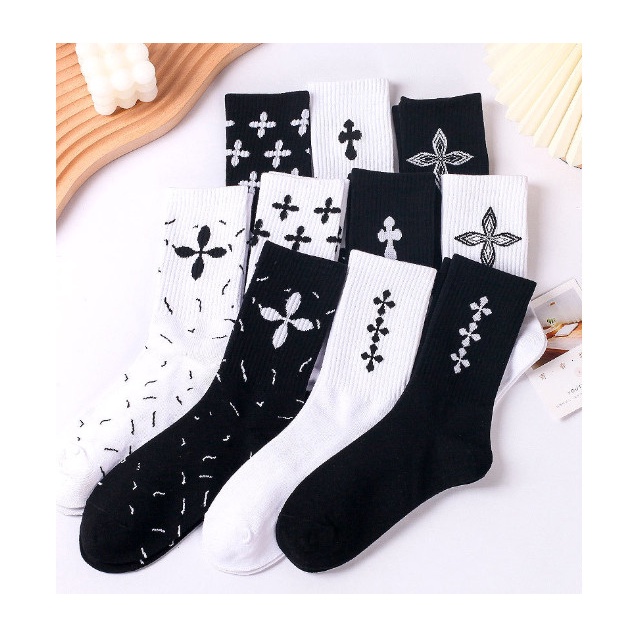 Vớ Tất cao cổ Nam Nữ phong cách thể thao, trẻ trung, cá tính.