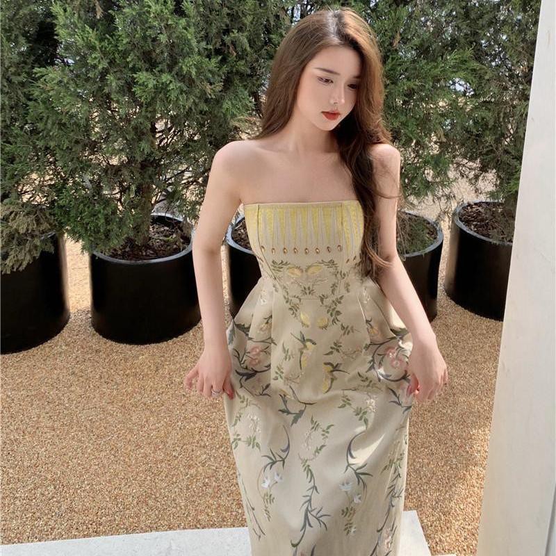 Summer of 2022, mature style, gentle, sexy, floral top, feminine, niche, slim waist, fashion design