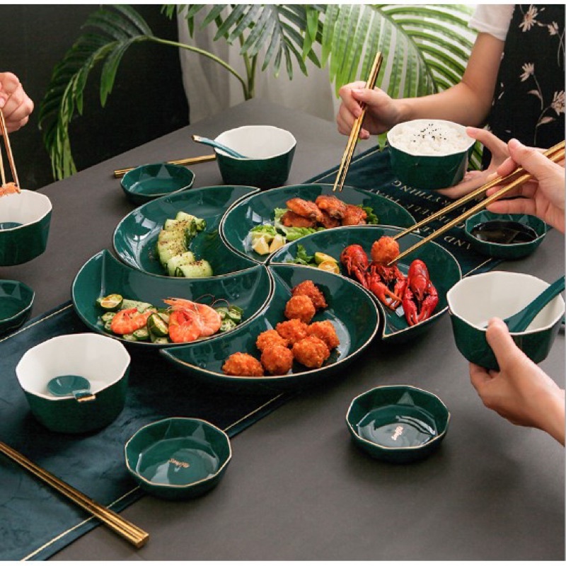 Đĩa đựng thức ăn hình mặt trăng nhiều màu sắc