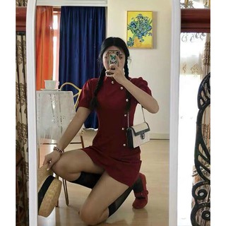 ĐẦＭ ĐỎ CỔ TÀU NÚT LỆCH